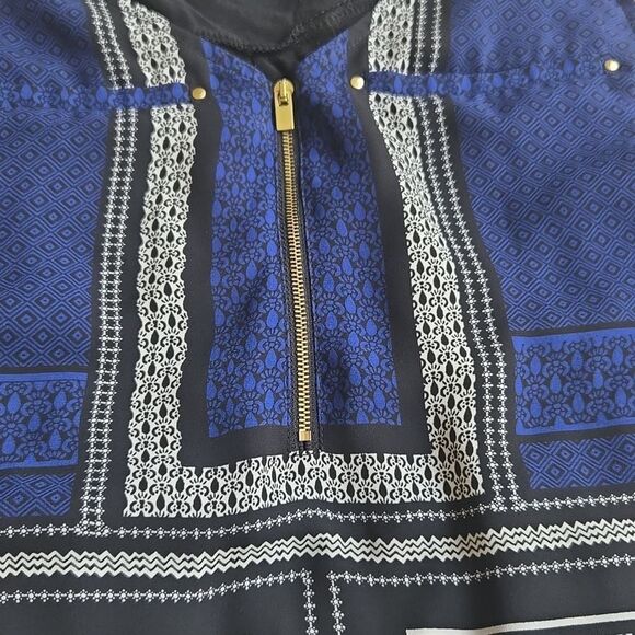 Express Navy and Black Patterned Sleeveless Top - Picture 2 of 4